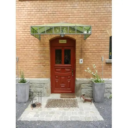 Rose Red, Coach House By The Pond *