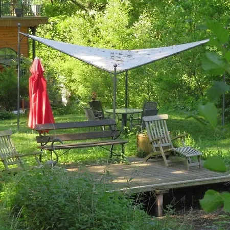 Rose Red, Coach House By The Pond בית נופש Hundsdorf