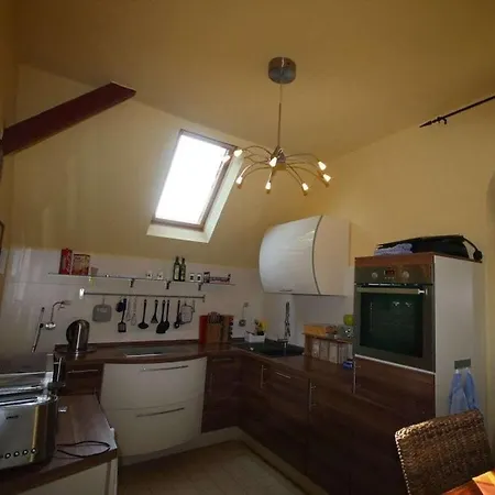 Vakantiehuis Rose Red, Coach House By The Pond Hundsdorf