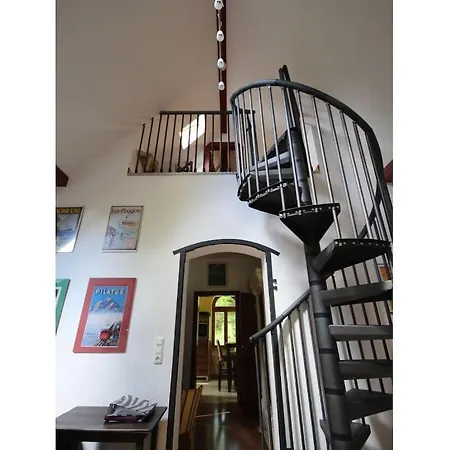 Vakantiehuis Rose Red, Coach House By The Pond Hundsdorf