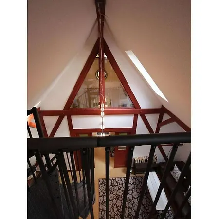 Vakantiehuis Rose Red, Coach House By The Pond *