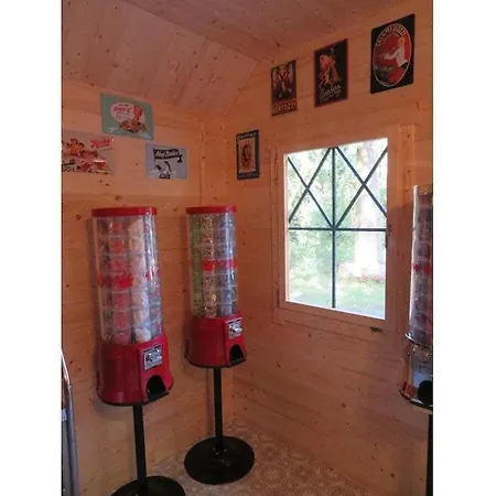 Vakantiehuis Rose Red, Coach House By The Pond *