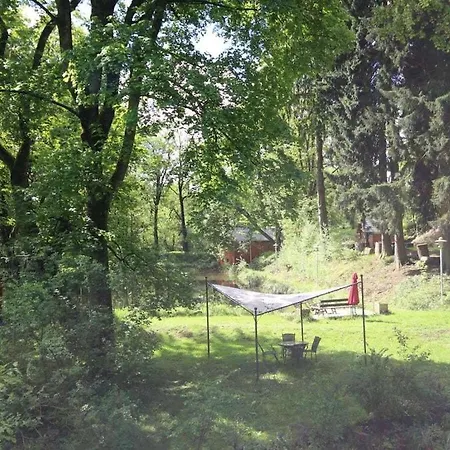 Vakantiehuis Rose Red, Coach House By The Pond *