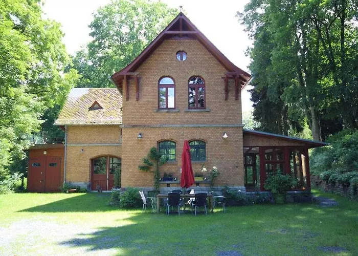 בית נופש Rose Red, Coach House By The Pond Hundsdorf