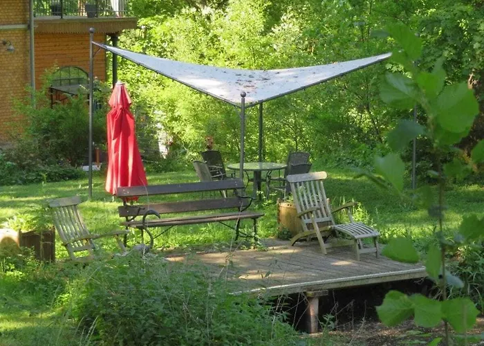 Rose Red, Coach House By The Pond בית נופש Hundsdorf