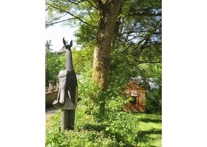 Ferienhaus Rose Red, Coach House By The Pond