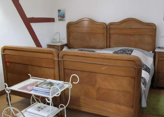 בית נופש Rose Red, Coach House By The Pond