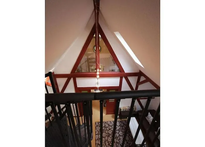 Ferienhaus Rose Red, Coach House By The Pond *