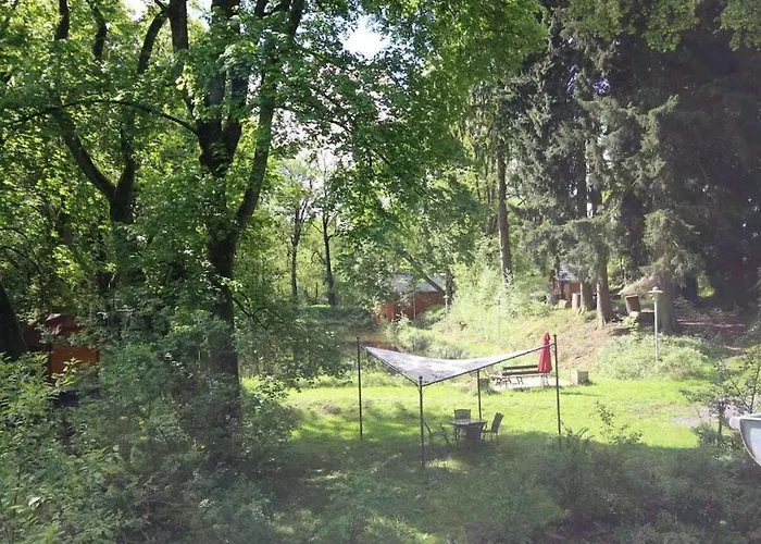 בית נופש Rose Red, Coach House By The Pond *